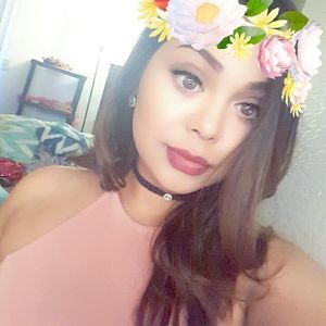 Meet your Posher, Adina